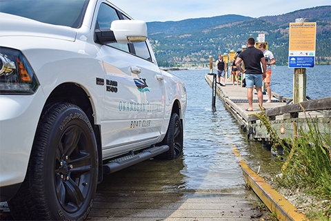 The Aqua Boat Club: First-Class Boating in the Okanagan - SunCruiser